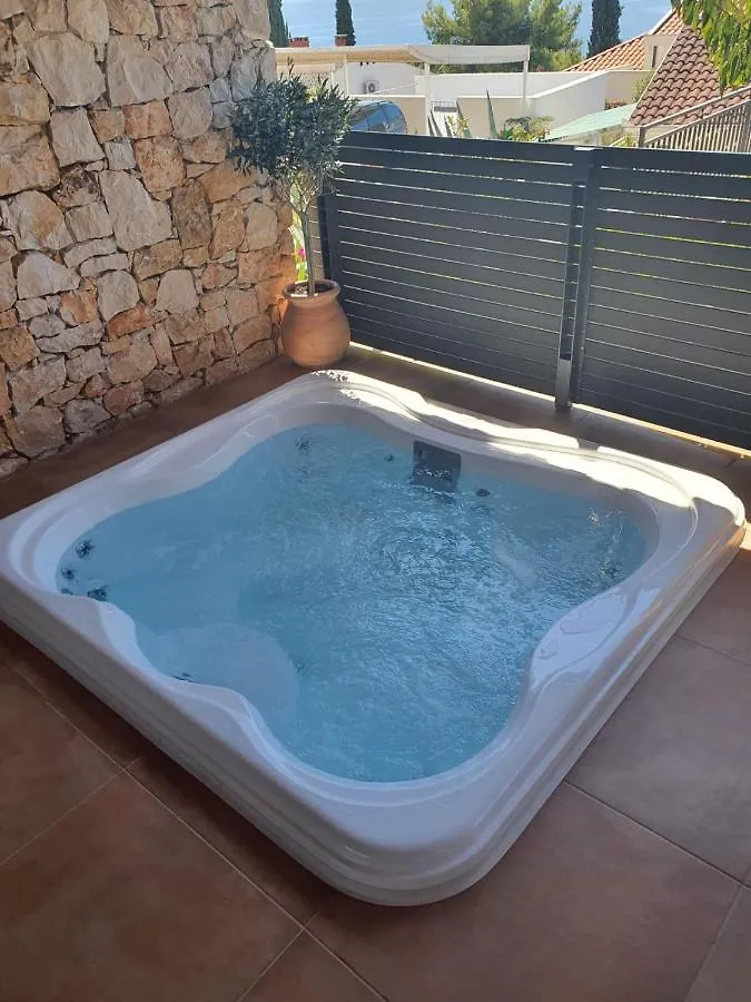 Paradiso Apartment With Private Jacuzzi And Terrace Trogir