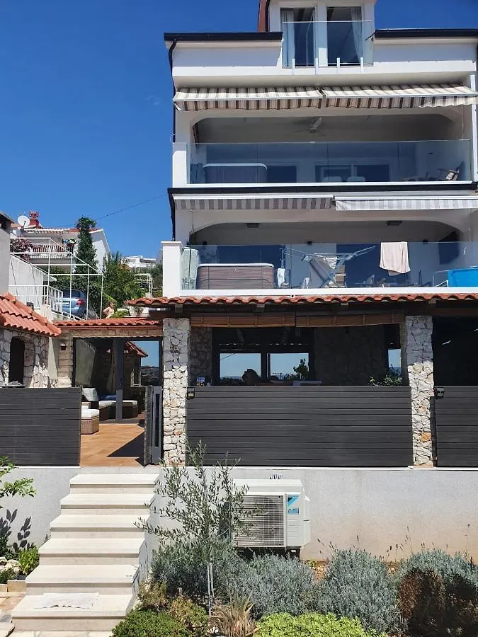 Paradiso Apartment With Private Jacuzzi And Terrace Trogir 0*,