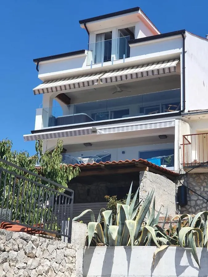 Paradiso Apartment With Private Jacuzzi And Terrace Trogir