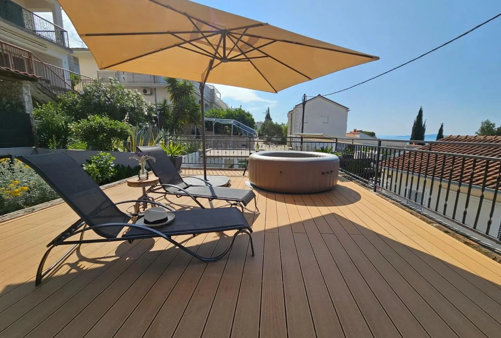 Paradiso Apartment With Private Jacuzzi And Terrace Trogir