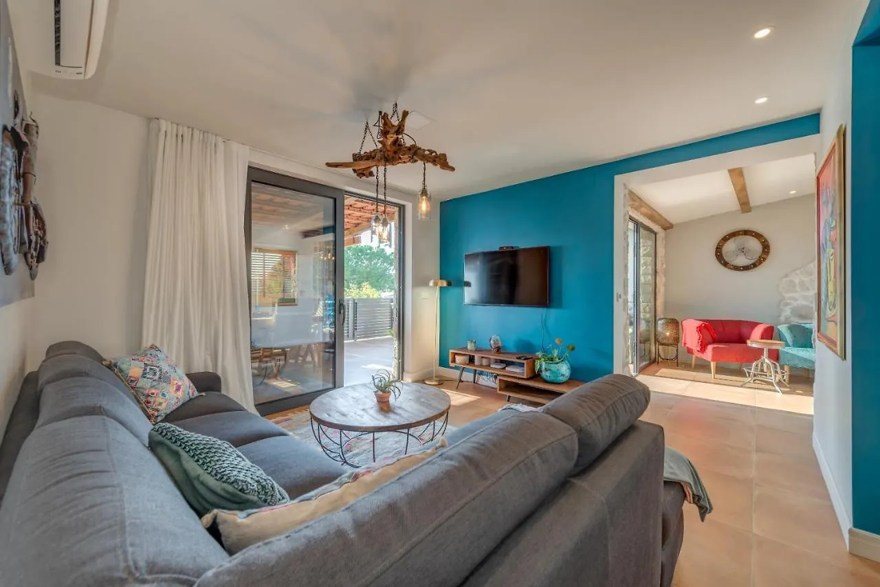 Paradiso Apartment With Private Jacuzzi And Terrace Trogir