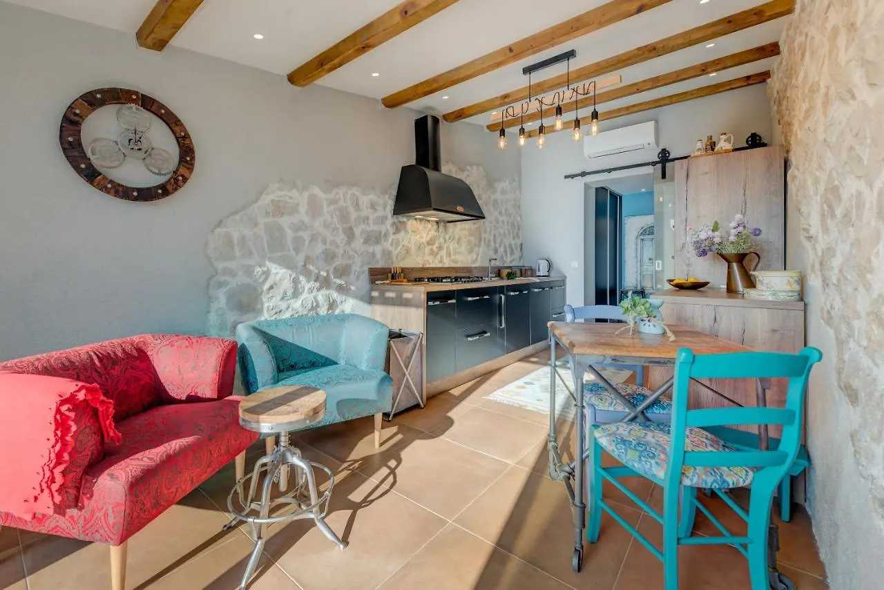 Paradiso Apartment With Private Jacuzzi And Terrace Trogir