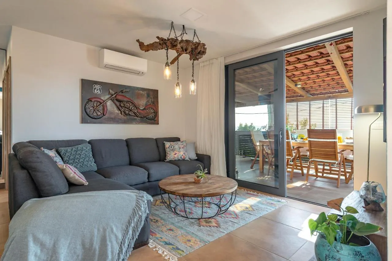 Paradiso Apartment With Private Jacuzzi And Terrace Trogir