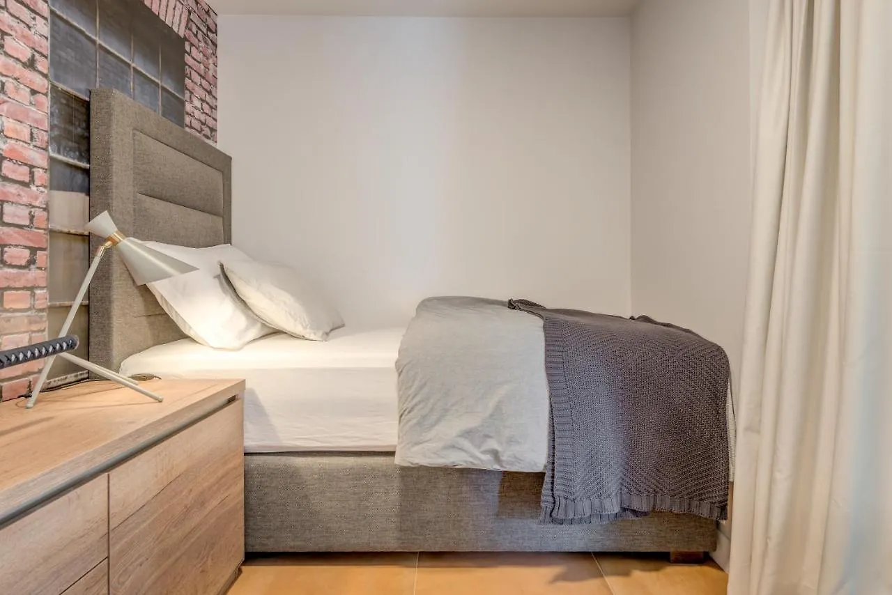 Paradiso Apartment With Private Jacuzzi And Terrace Trogir