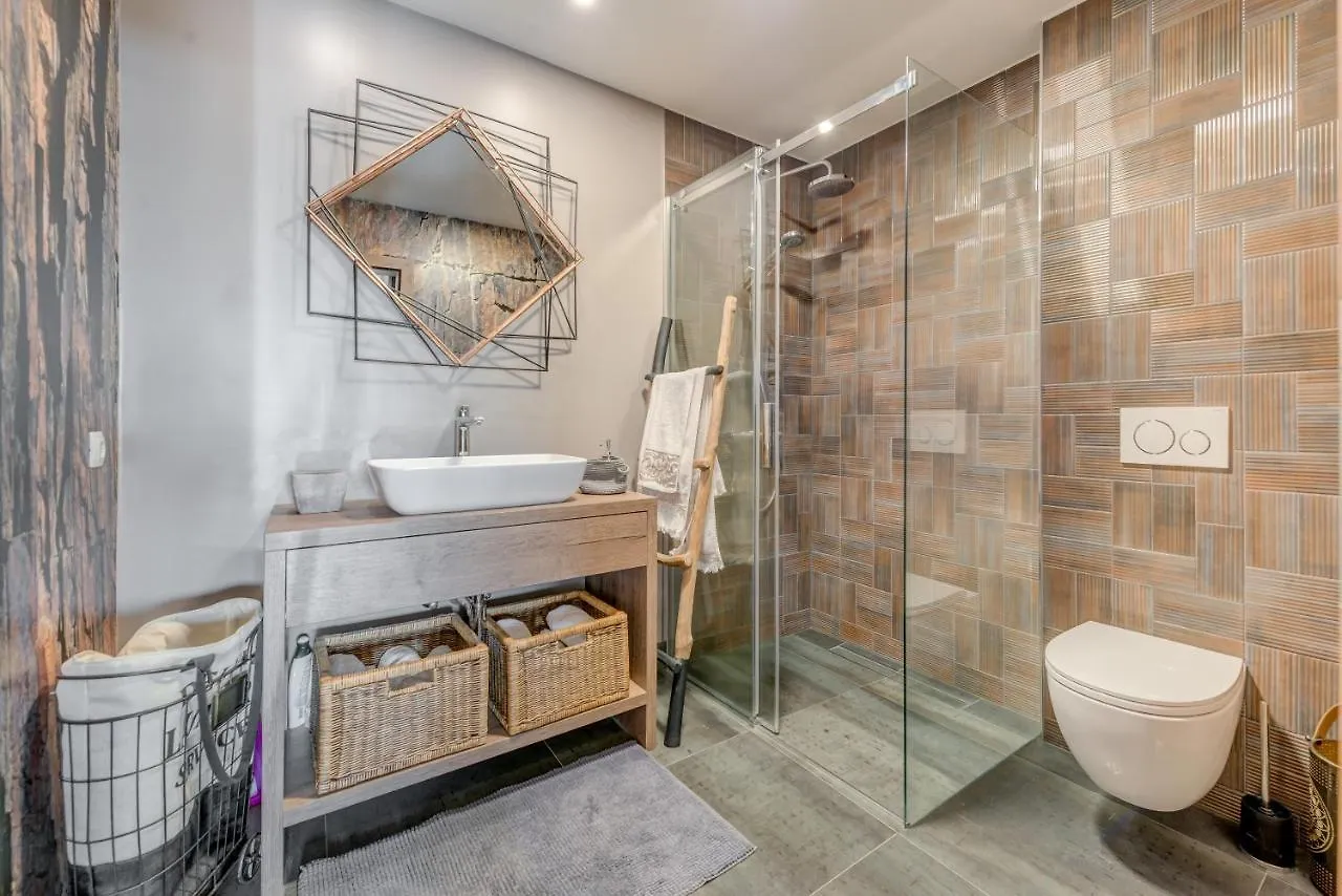 Paradiso Apartment With Private Jacuzzi And Terrace Trogir
