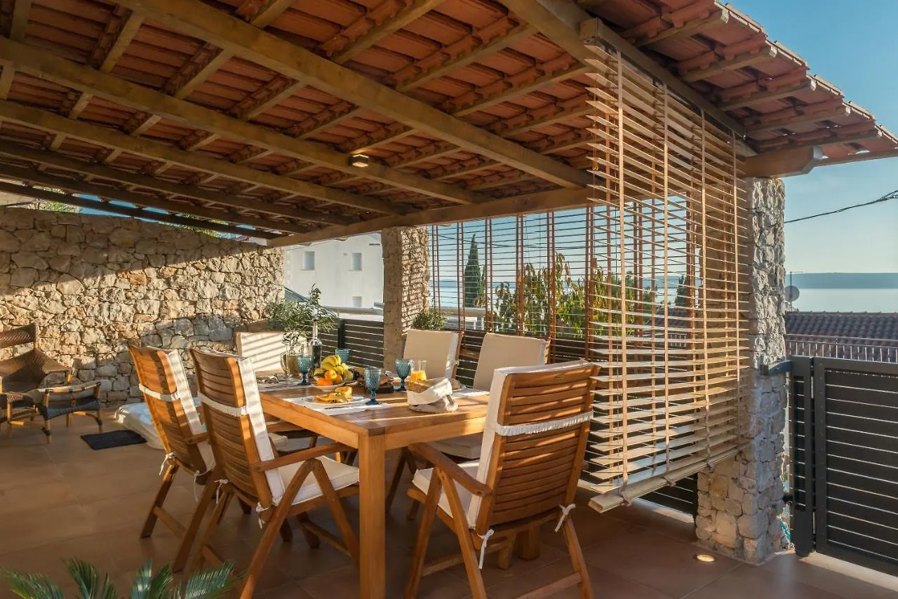 Paradiso Apartment With Private Jacuzzi And Terrace Trogir