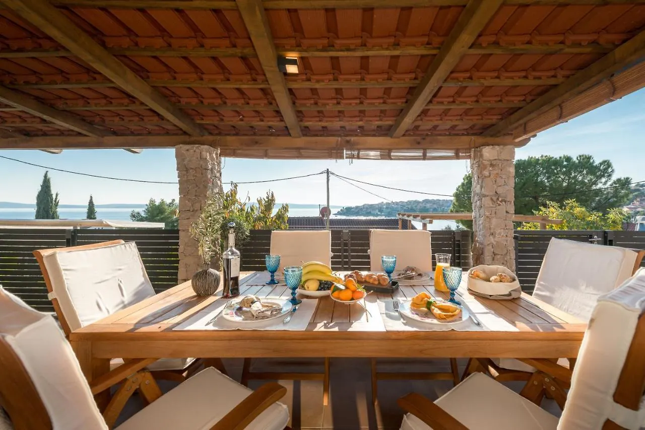 Paradiso Apartment With Private Jacuzzi And Terrace Trogir