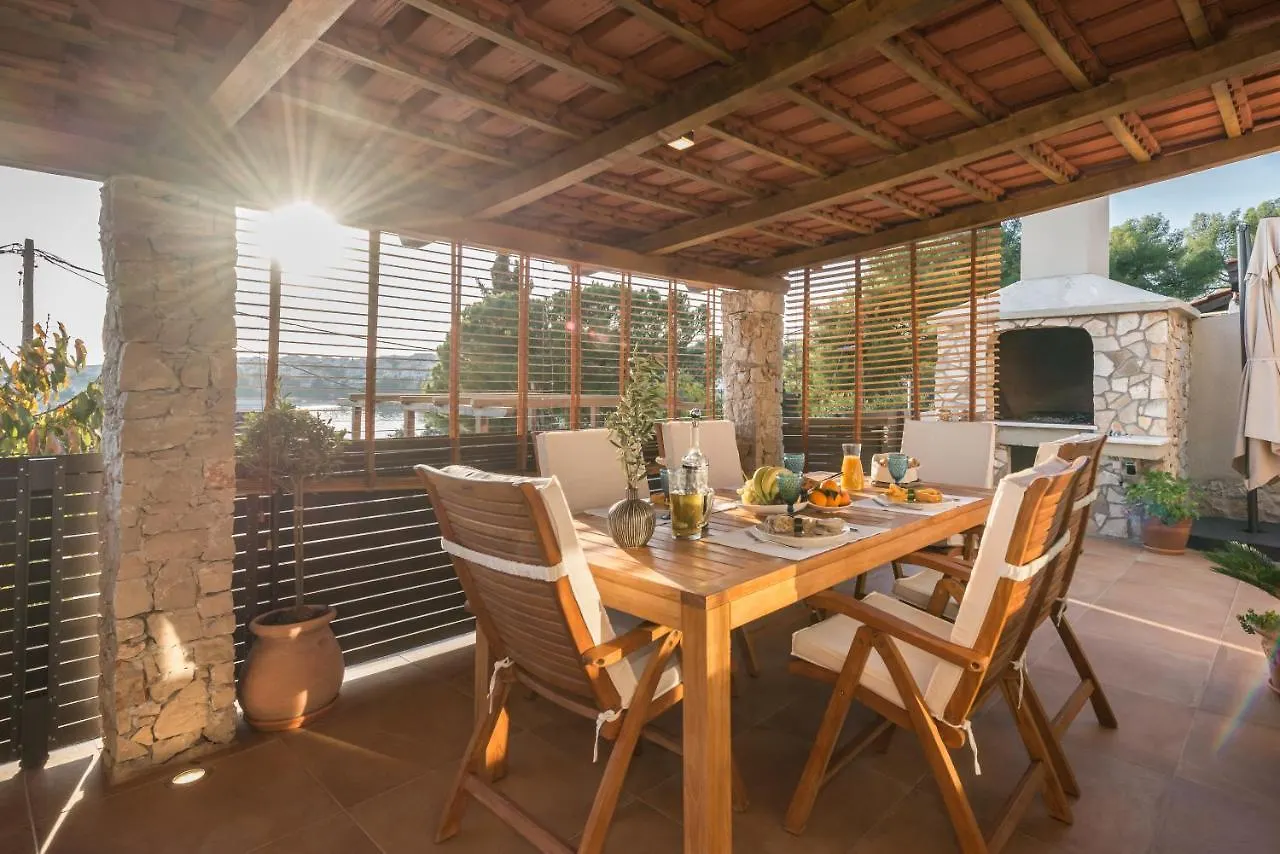 Paradiso Apartment With Private Jacuzzi And Terrace Trogir 0*,
