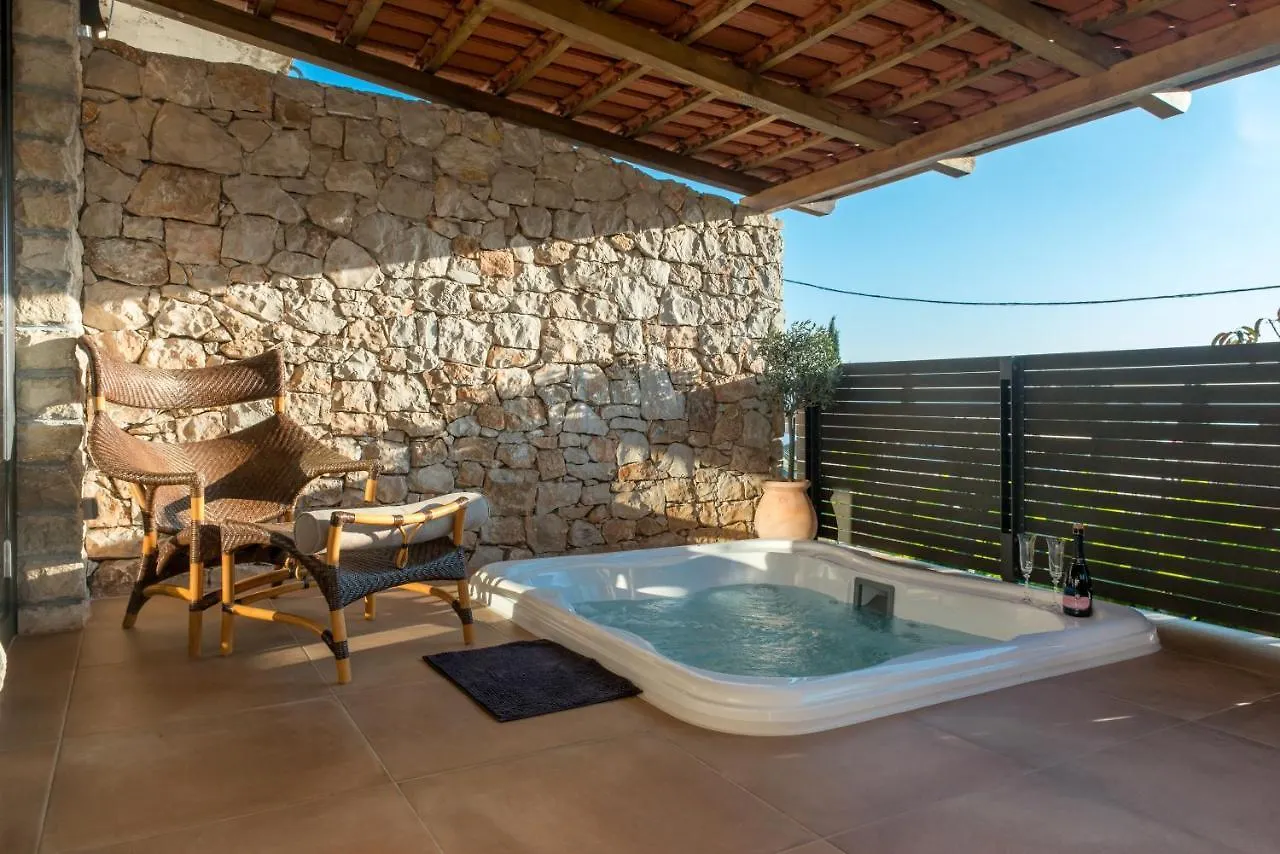 Paradiso Apartment With Private Jacuzzi And Terrace Trogir